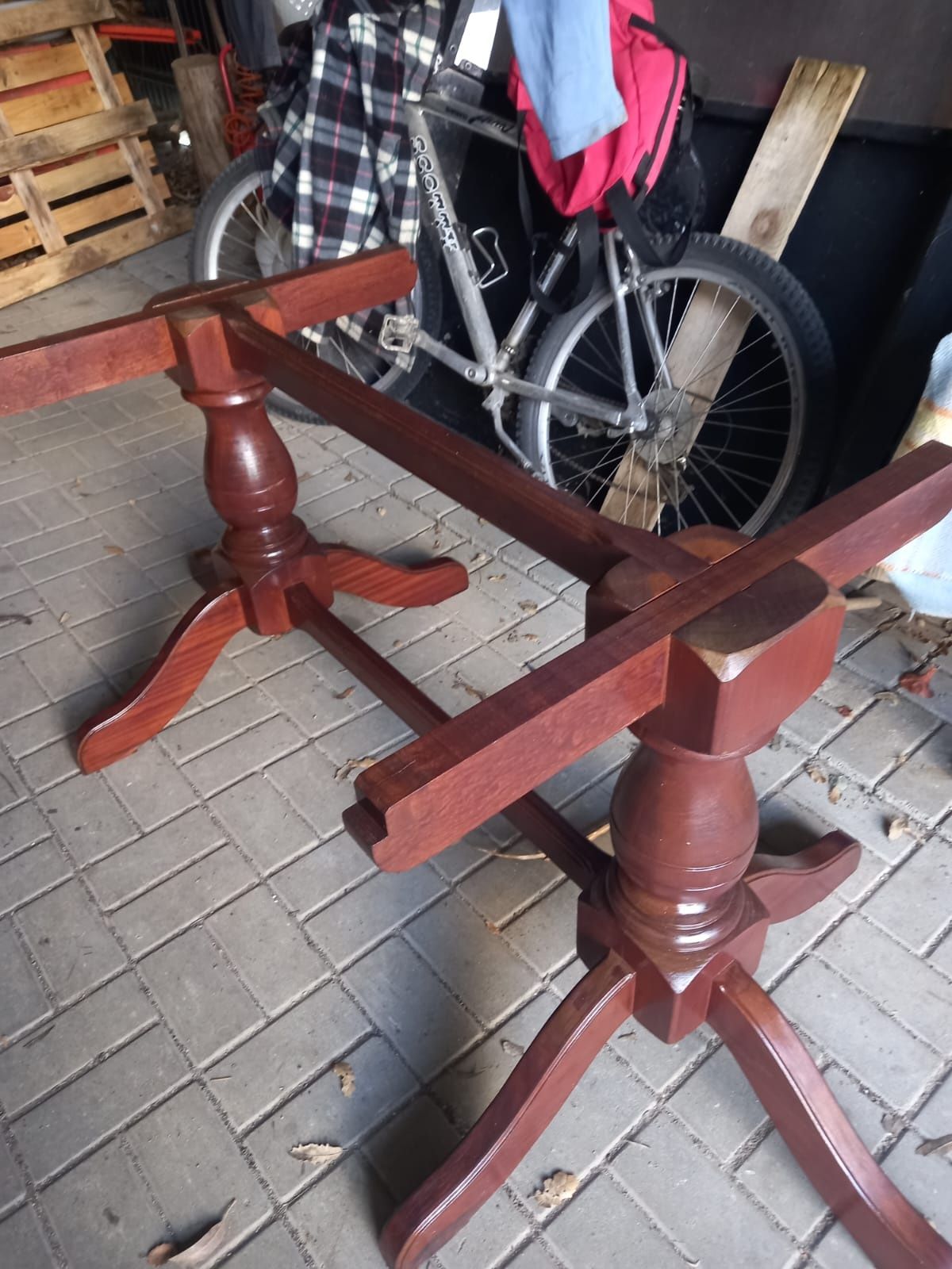 Mesa em madeira maciça