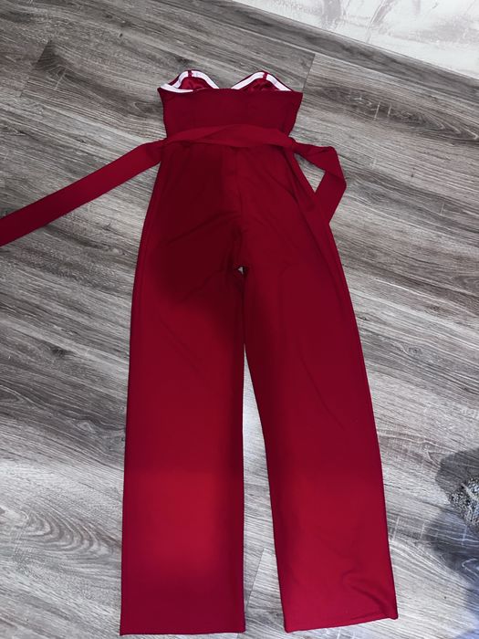 Червоний жіночий костюм S розмір