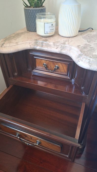 2 mesas de cabeceira