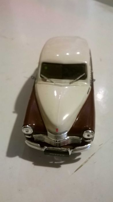 GAZ M20 POBEDA model w wersji GARBUS; skala 1:34; model metal.-plastik