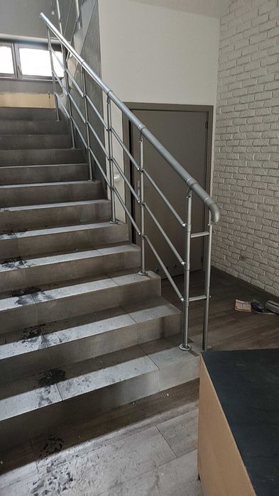 Porecze modulowe na schody 2x3.9m plus 1,4m,stan idealny