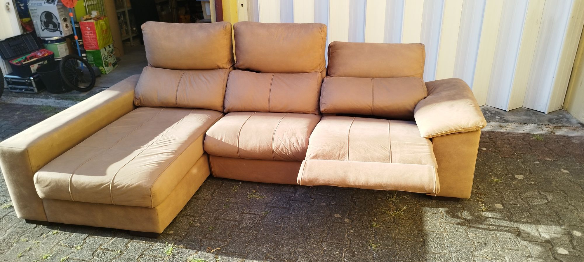 Sofá com chaise longue