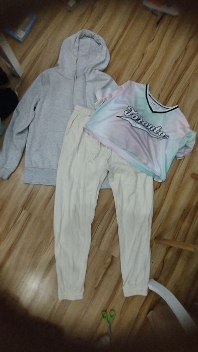 Komplety ubrań damskich