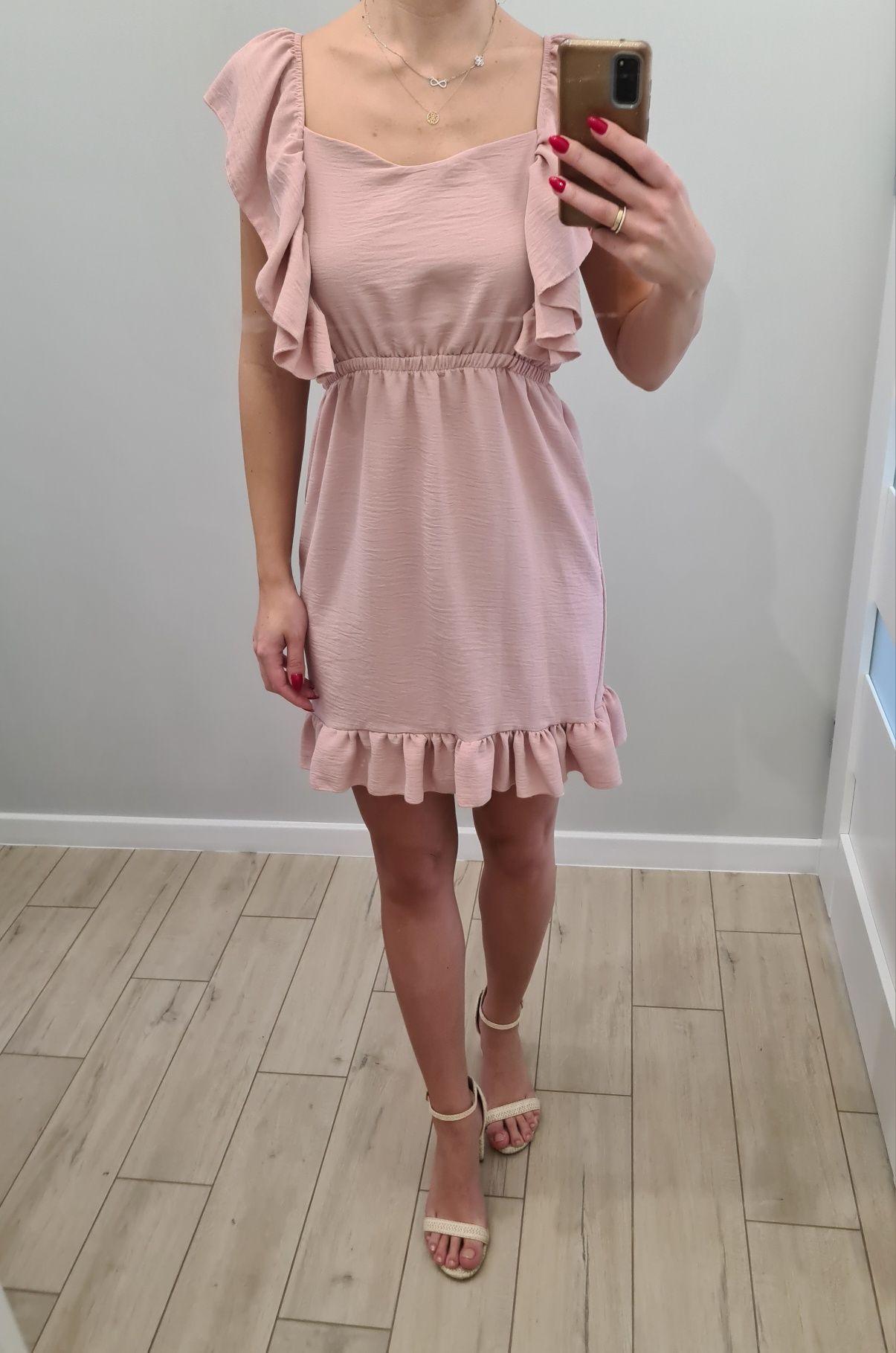 Różowa sukienka z pięknymi plecami XS/S