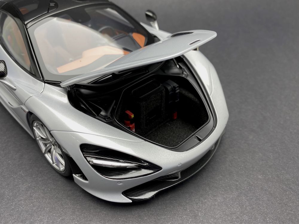 Autoart 1:18 McLaren 720s Glacier White