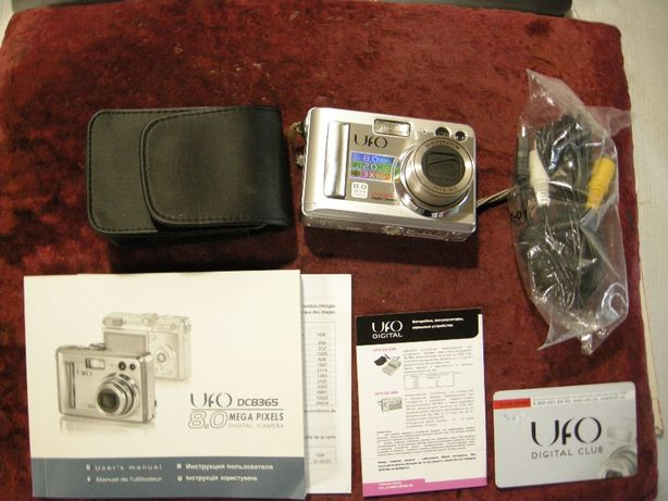 Цифровой фотоаппарат UFO DC 8365 в упаковке.