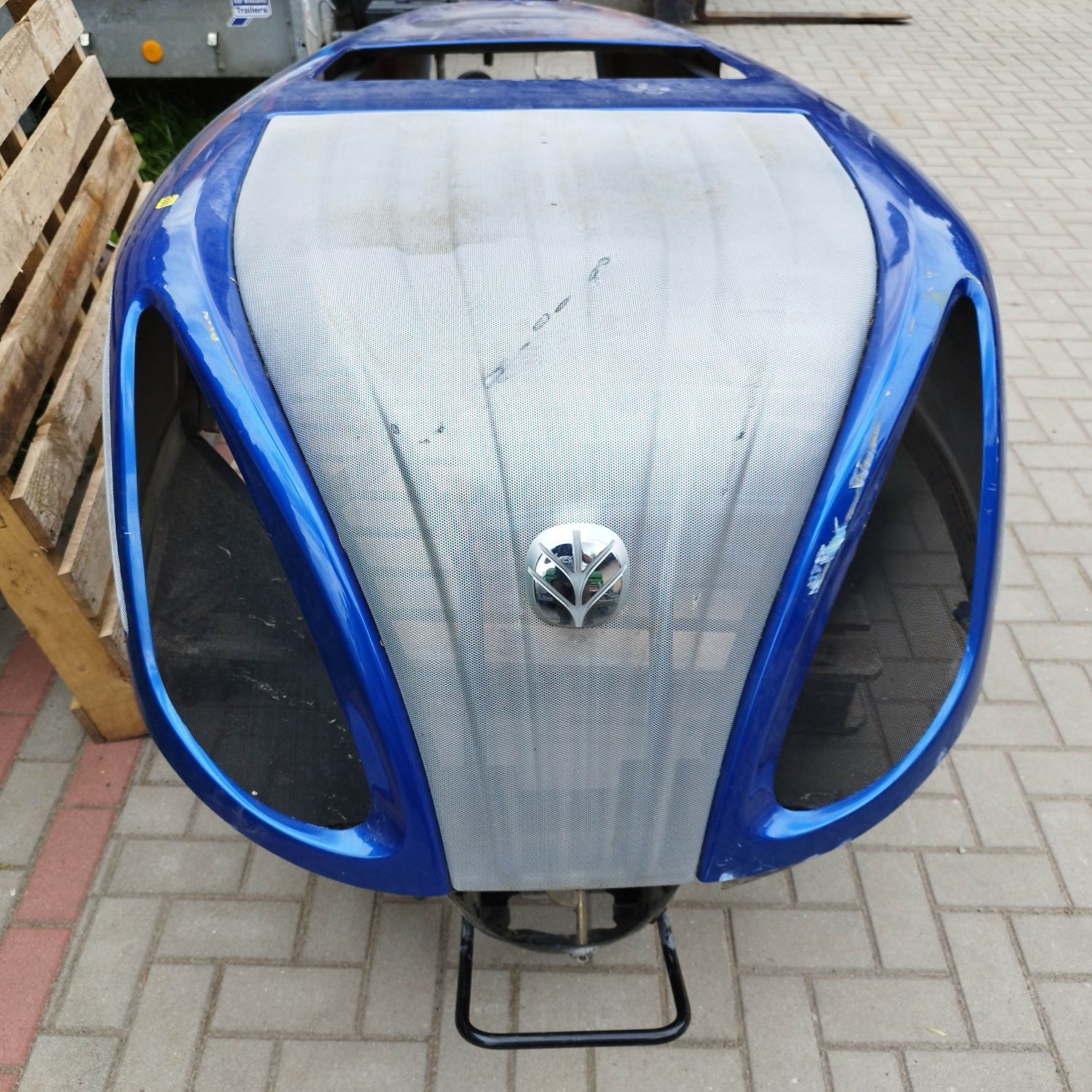 Maska pokrywa silnika ciagnik New Holland 8.435