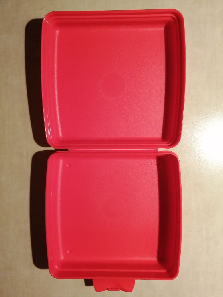 Tupperware czerwone pudełko, świetne na kanapki lub przekąski NOWE!