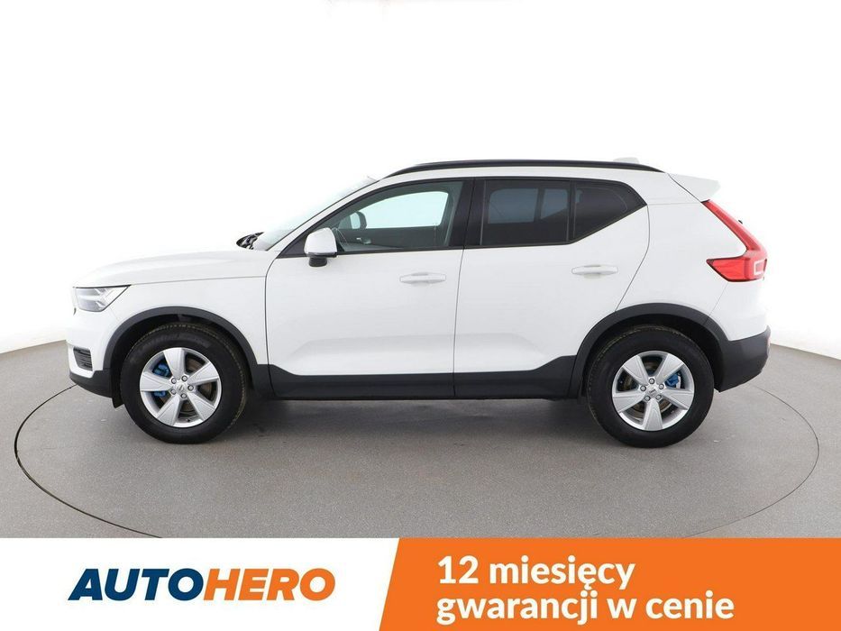 Volvo XC 40 Momentum Core niski przebieg kamera hak grzane fotele LED tempomat
