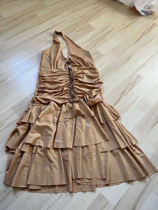 Платя нярядне, на подію