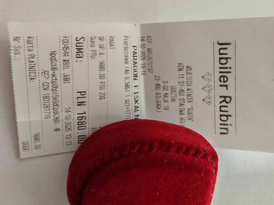 Złoty pierścionek zaręczynowy nowy