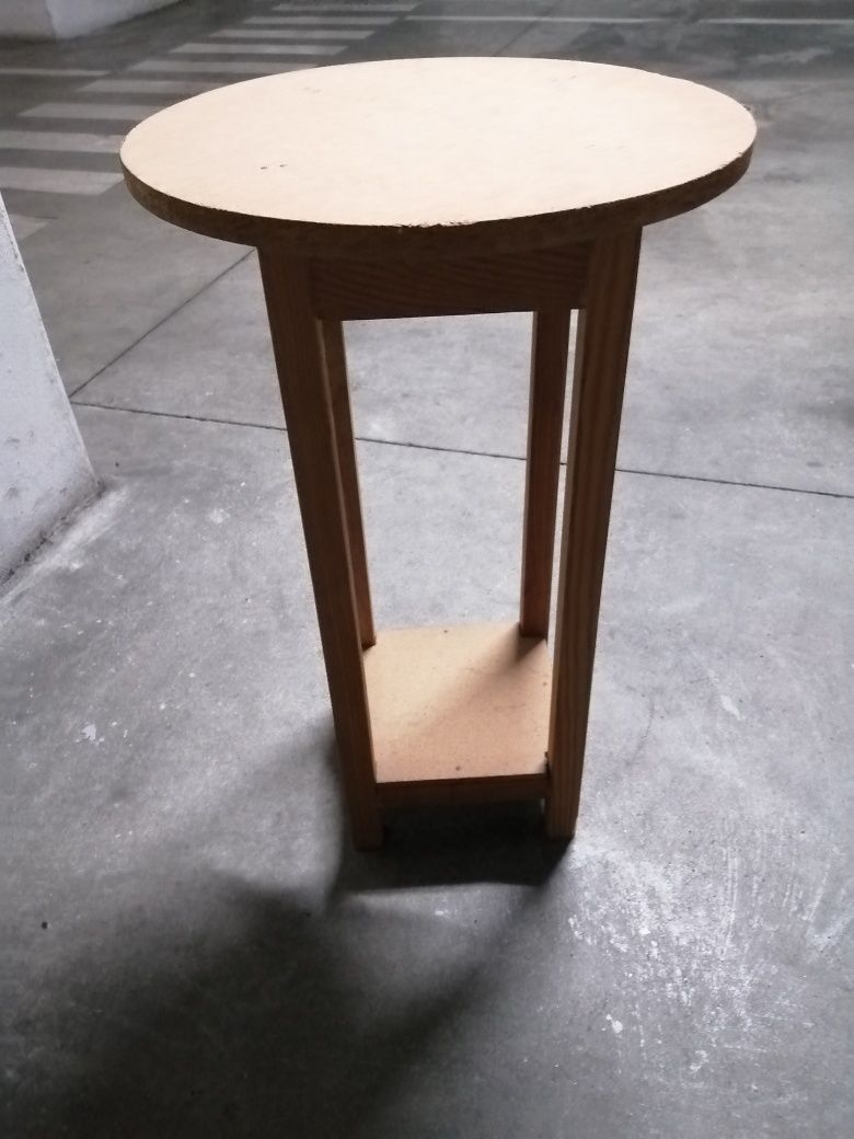 Mesa de camilha pequena