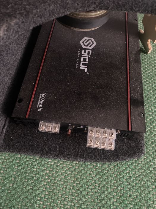 Caixa de som completa e pronta para ligar em otimo estado e com som po