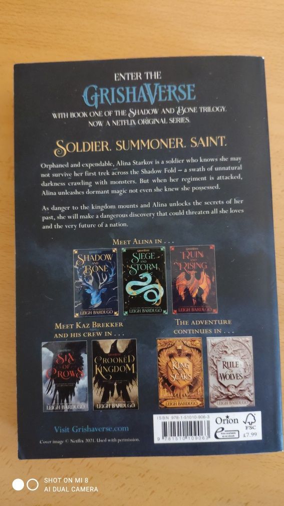 "Shadow and Bone" de Leigh Bardugo