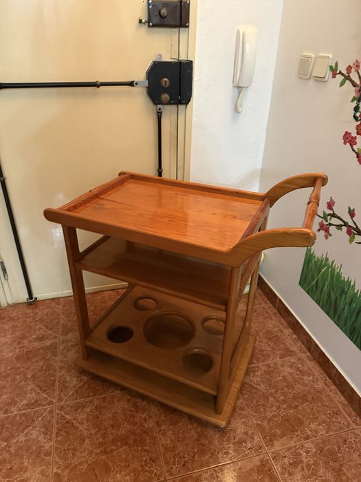 Mini Bar em Pinho Mel