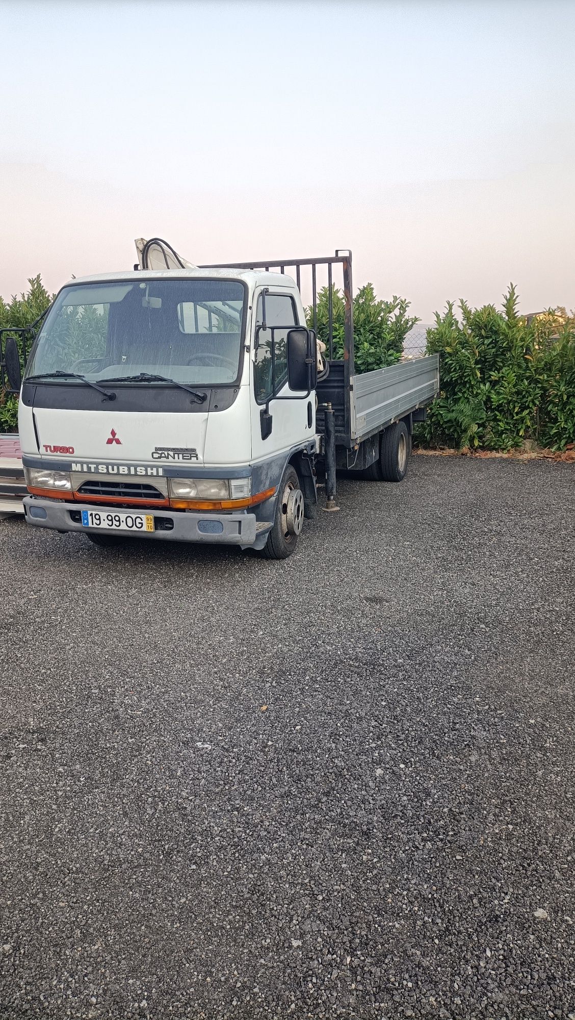 Vendo Mitsubishi Canter com grua