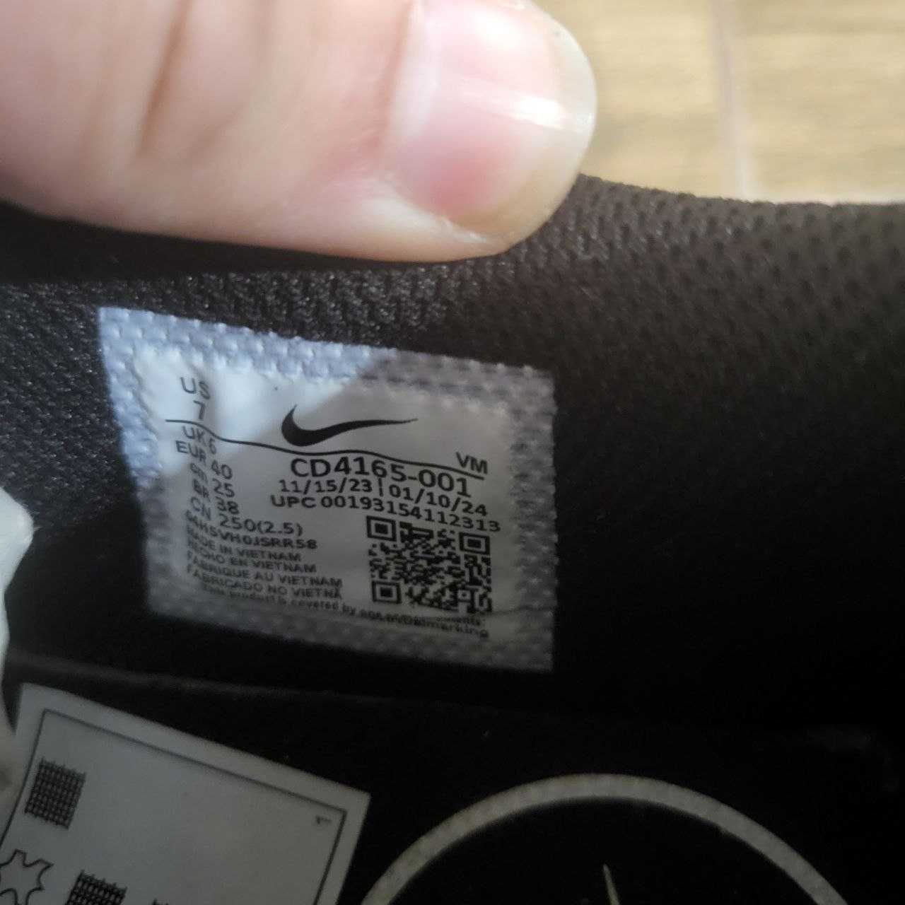Оригінальні кросівки Nike Air Max Ecxee
