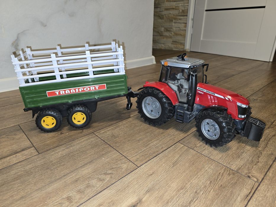 Traktor Bruder Massey Ferguson z przyczepą