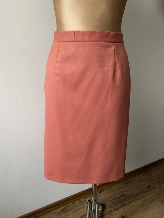 100% wełna, łososiowy garnitur ze spódnicą