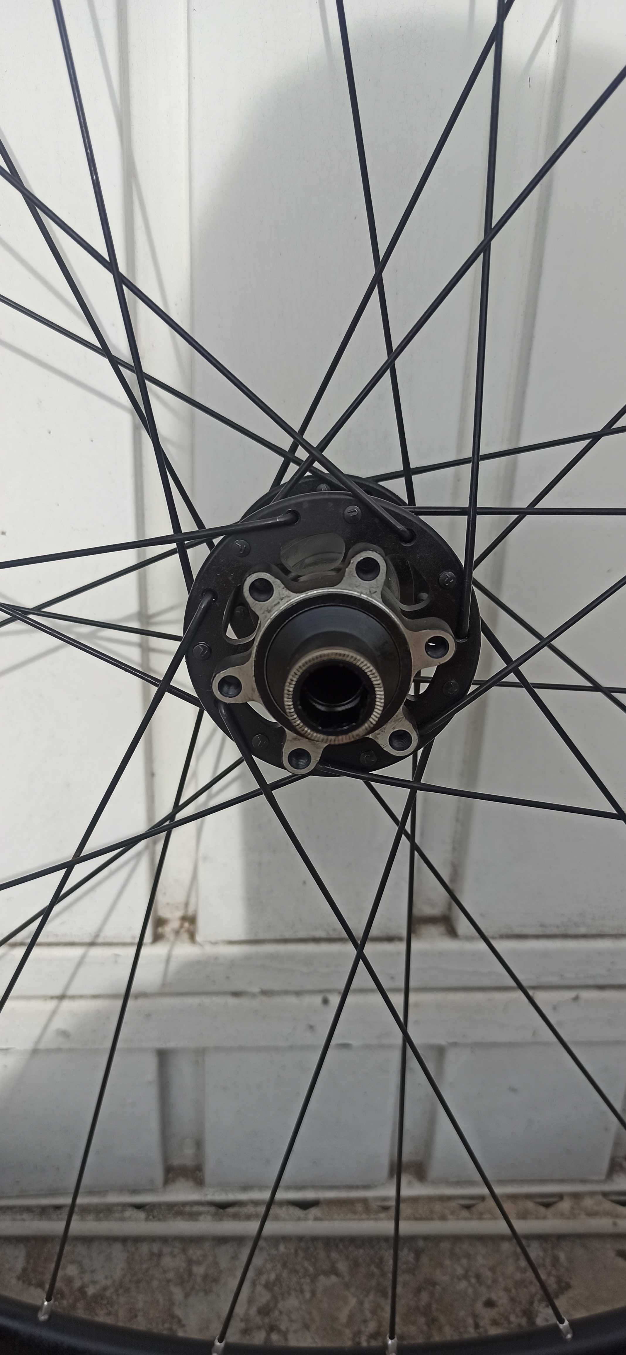 Rodas de carbono bicicleta estrada.