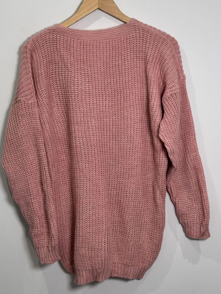 Różowy sweter damski