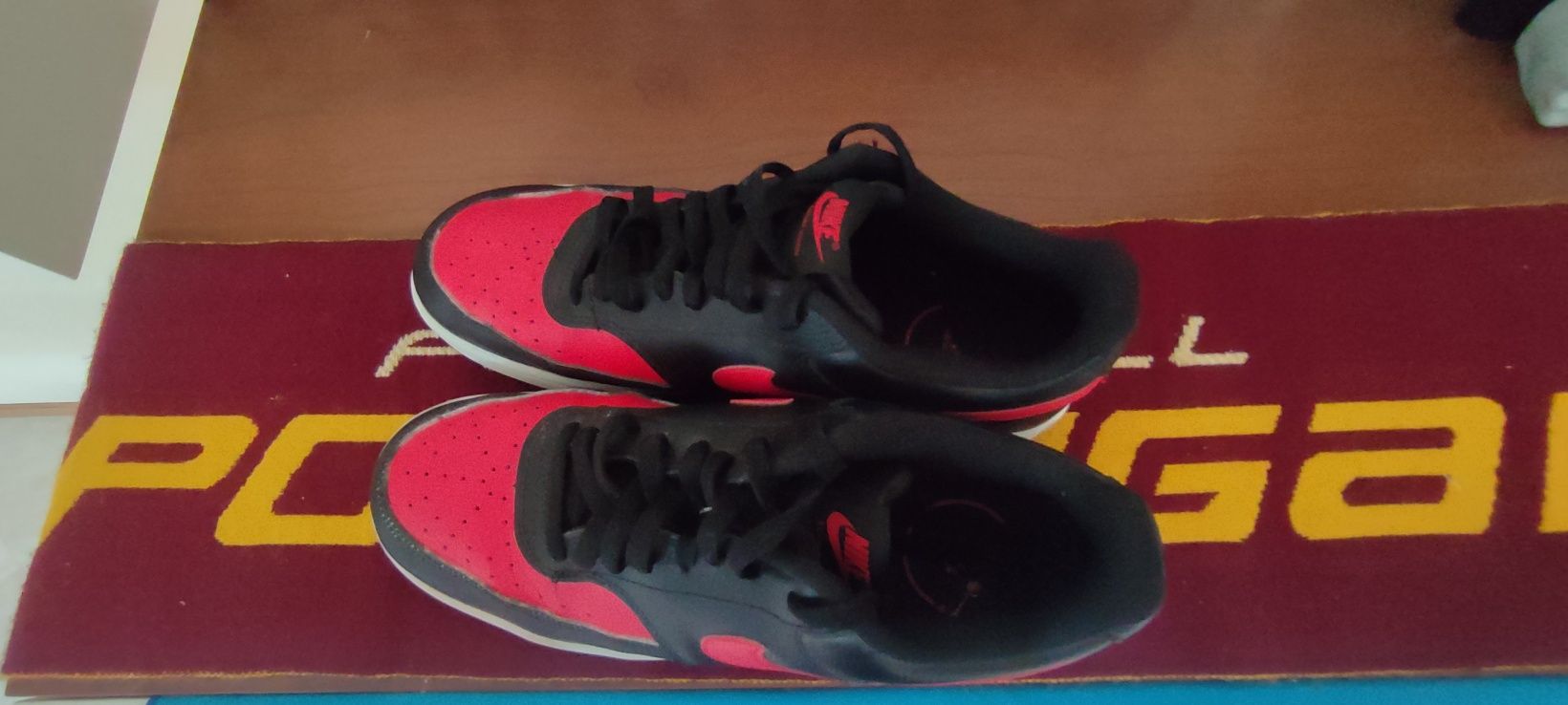 Nike Court Vision Low vermelha e preta NÚMERO 46