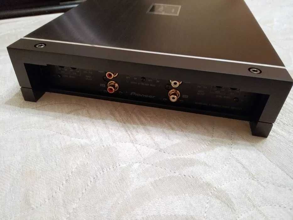 Carrozzeria (Pioneer) ODR RS-A99X.  Підсилювач чотириканальний.