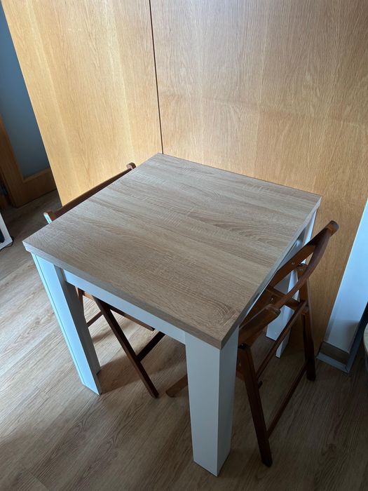 Mesa extensivel com 4 cadeiras