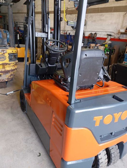 Empilhador eléctrico Toyota 7FBEF18 com balança - 1.800 Kg (2534)