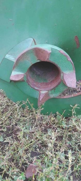 Продам шнек комбайна Джон Дір