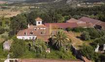 Quinta de Traça Antiga para recuperar à venda em Santarém.