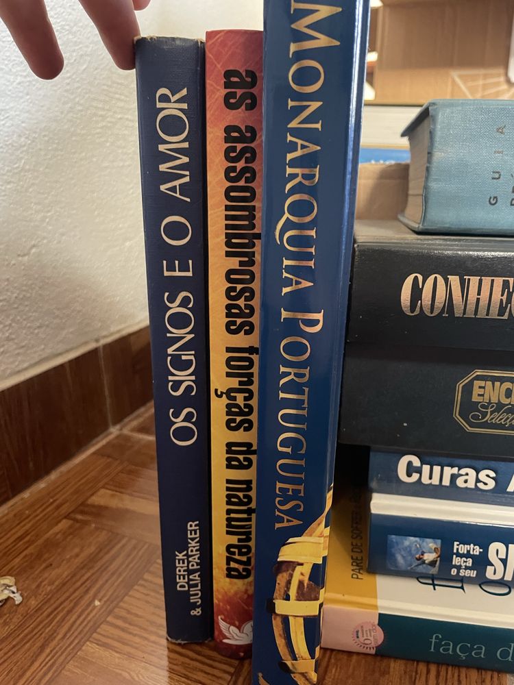 Livros de medicina alternativa, direito e afins