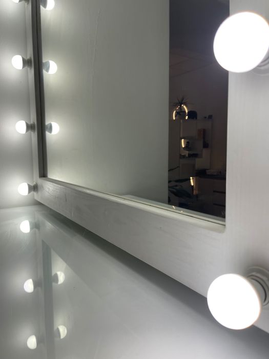 Дзеркало в салон для візажиста/бровиста чи для дому