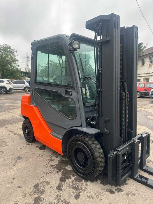 Погрузчик вилочний газовий  Тойота 2.5т тони навантажувач