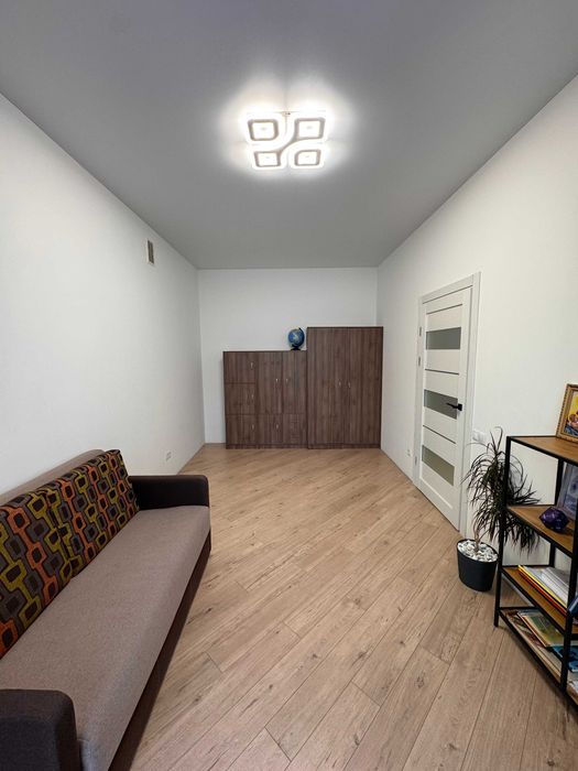 Сучасний котедж з ремонтом у районі Щасливого!