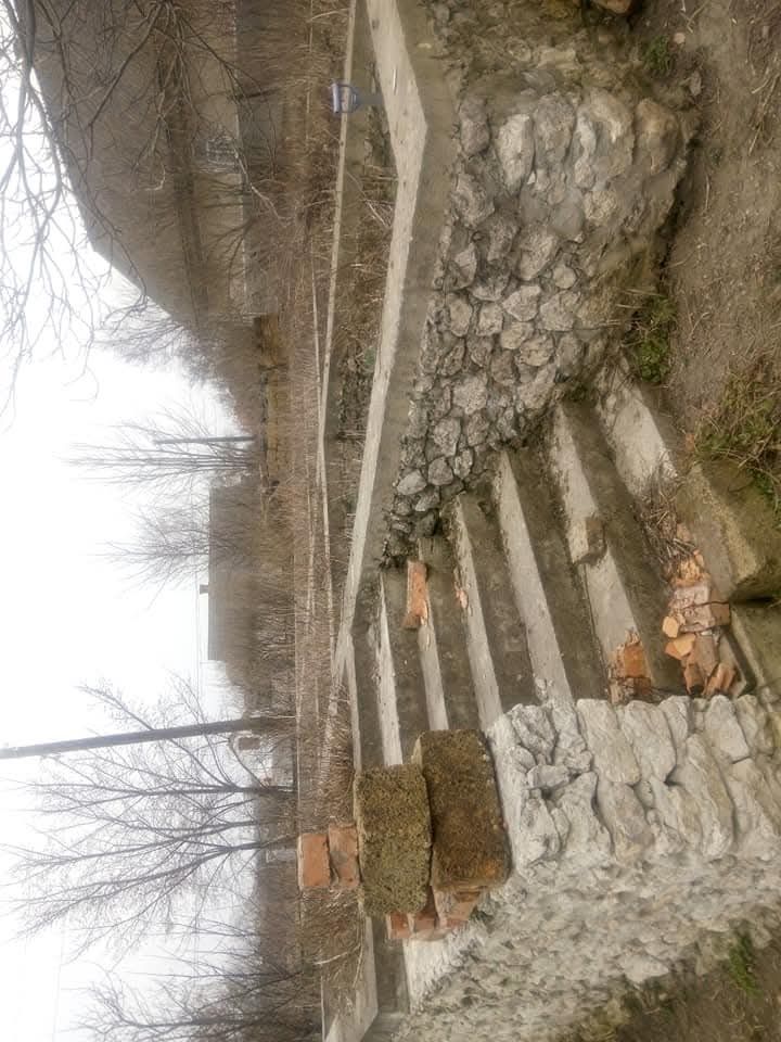 Продам будинок з буд матеріалами
