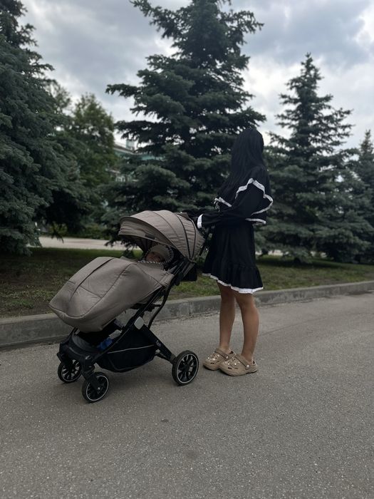 Прогулянкова коляска