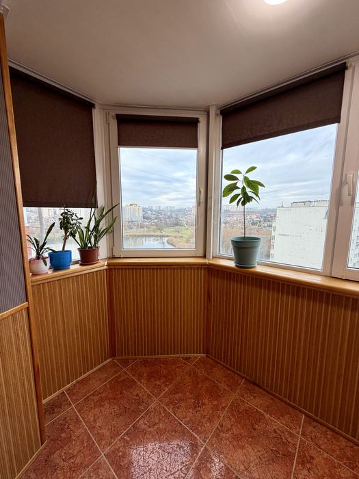 Продаж 1к цегла Озерна Виставка біля озера