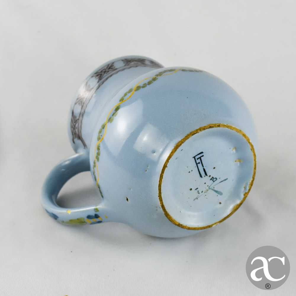 Jarro / Caneca em faiança da Fábrica da Torrinha com brasão