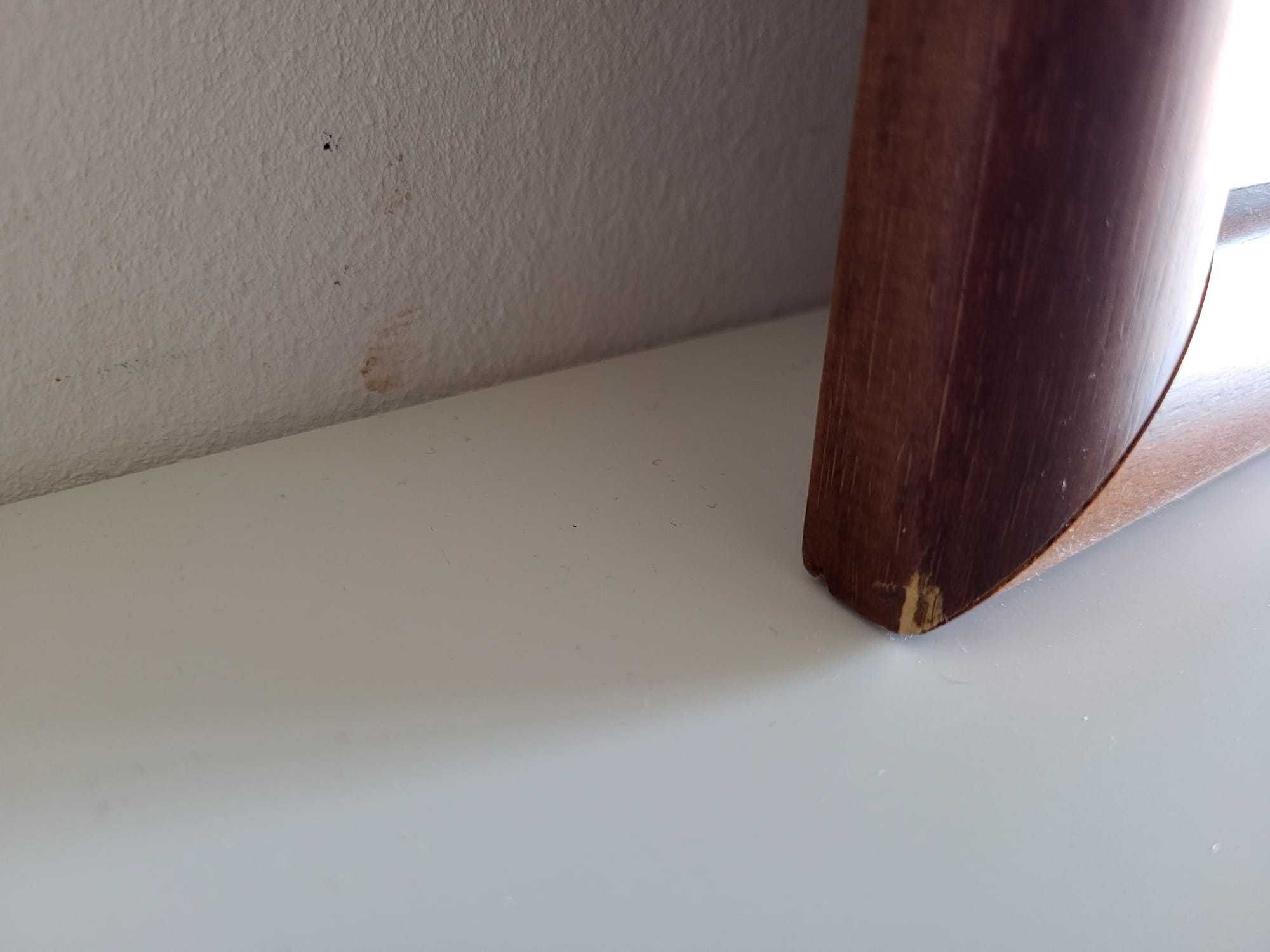 Moldura em Madeira com vidro anti - reflexo