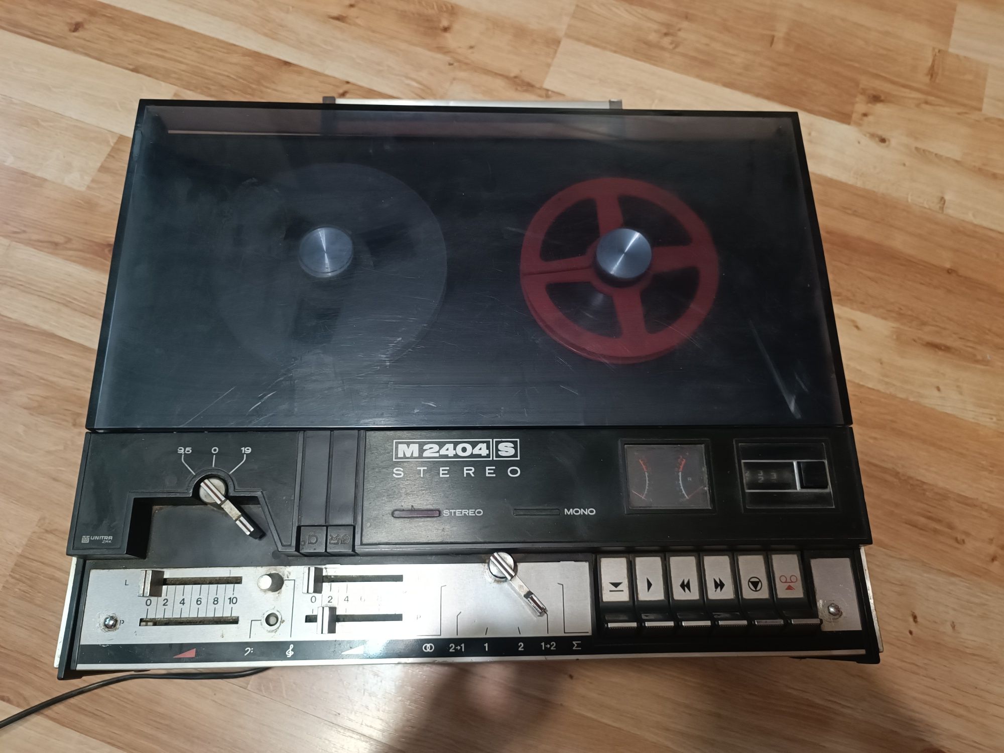 Sprzedam magnetofon szpulowy UNITRA M2404s