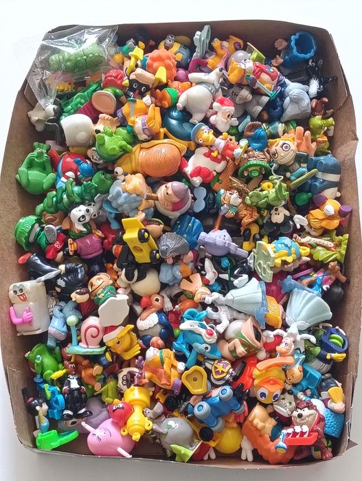 Lote 200 figuras Kinder surpresa