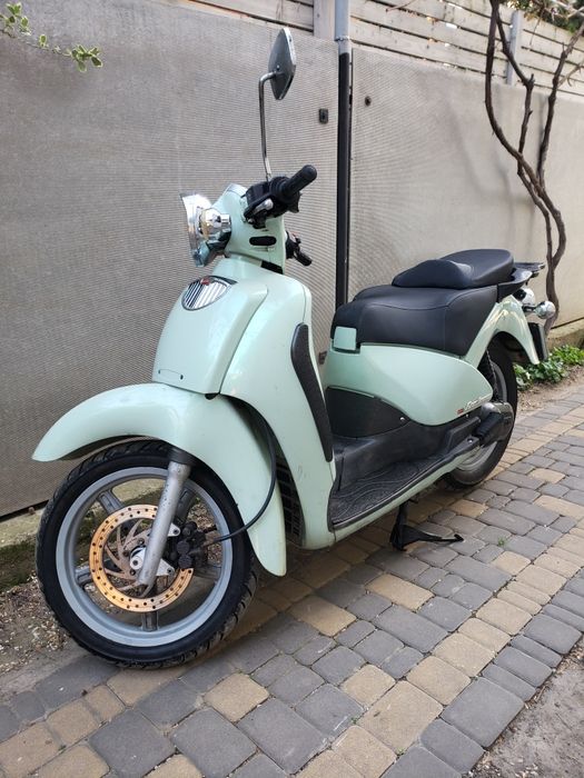 Скутер Aprilia Scarabeo 150