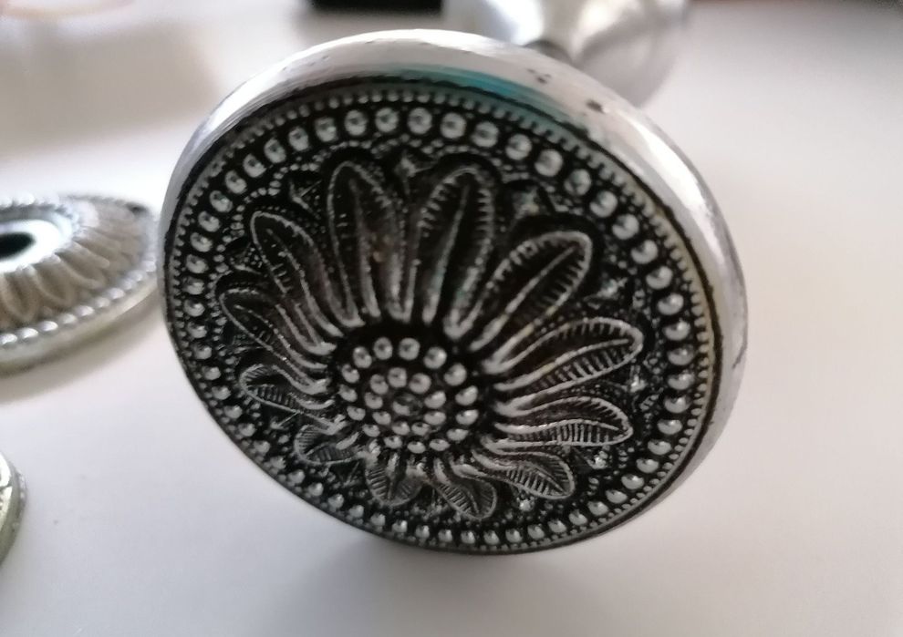 Puxador de porta trabalhado completo