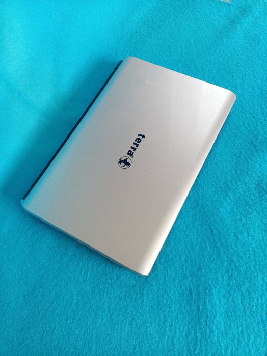 мощный стильный ноутбук полноразмерная клавиатура 4-х ядерный процесор