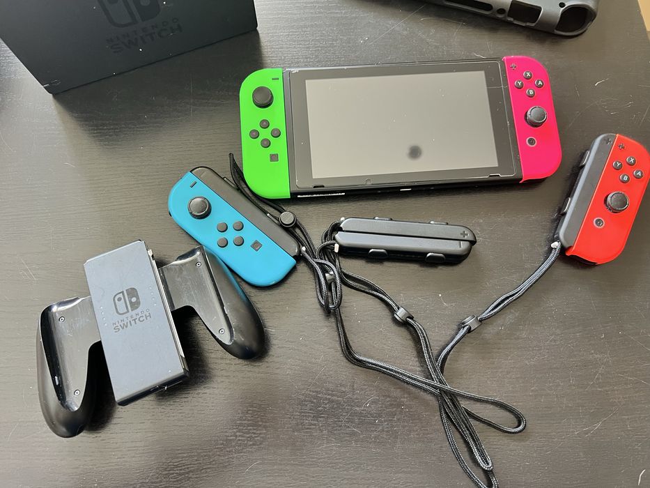 Nintendo Switch + Acessórios (Completo)