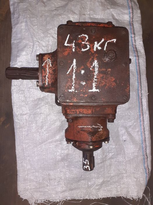 Редуктор угловой сельхозтехники.