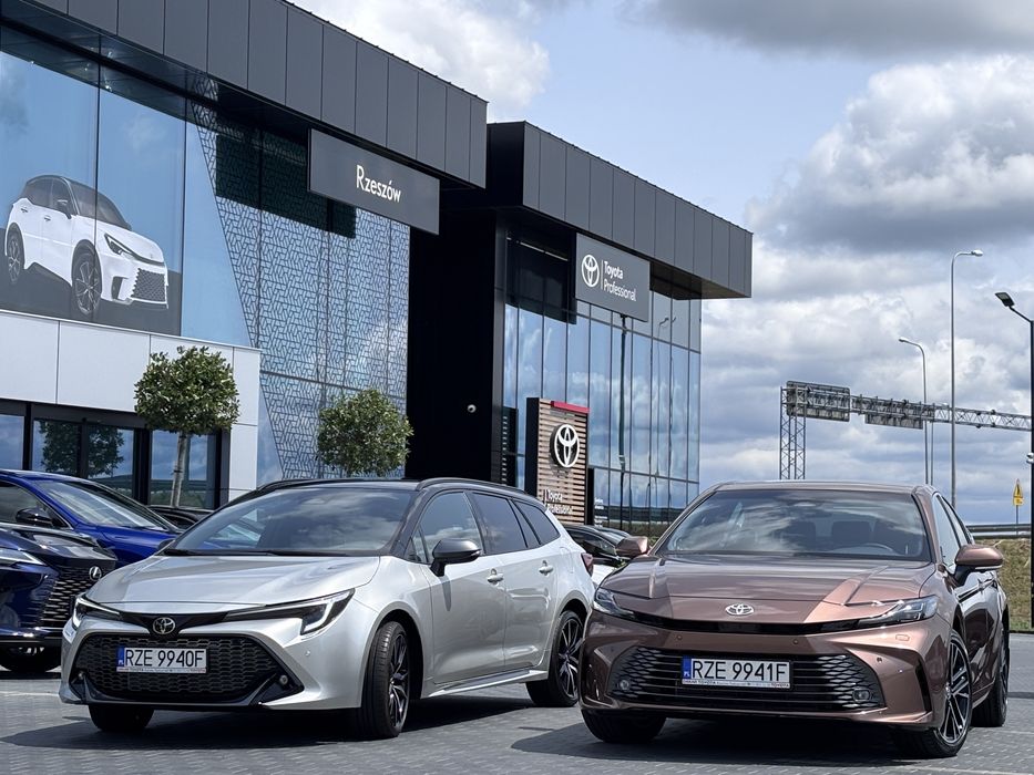 Wynajem Toyota Camry Executive 2.5 Hybrid Automat