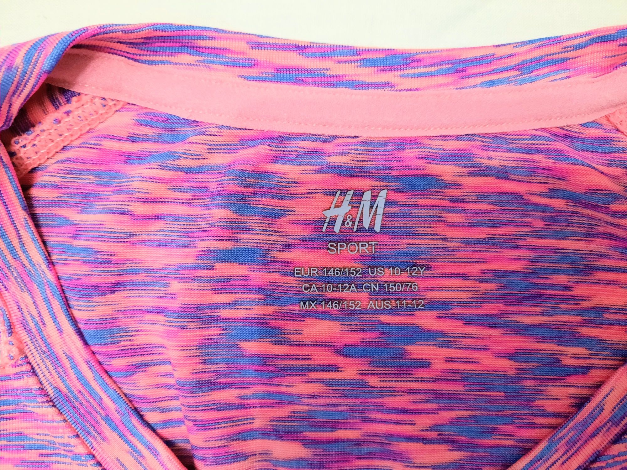 Спортивна рожева футболка H&M sport з іншими кольорами