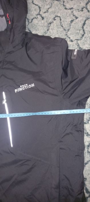 Продам лыжную куртку BISON